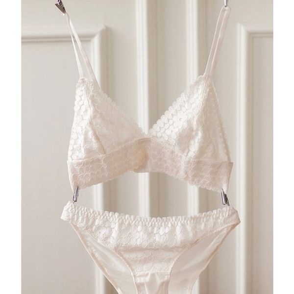 french ultra-thin cup lace underwear female french ultra-thin european and american triangle cup white bralette bra, Red;black
french ultra-thin cup lace underwear female french ultra-thin european and american triangle cup white bralette bra, Red;black