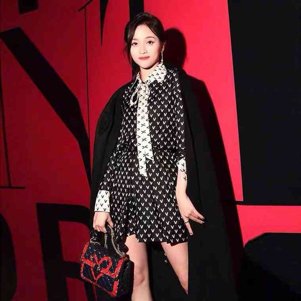 casual dresses designer short dress lady long sleeve bow letter printed mini for women elegant fashion ol clothes female vestidos robes j3aj, Black;gray
casual dresses designer short dress lady long sleeve bow letter printed mini for women elegant fashion ol clothes female vestidos robes j3aj, Black;gray