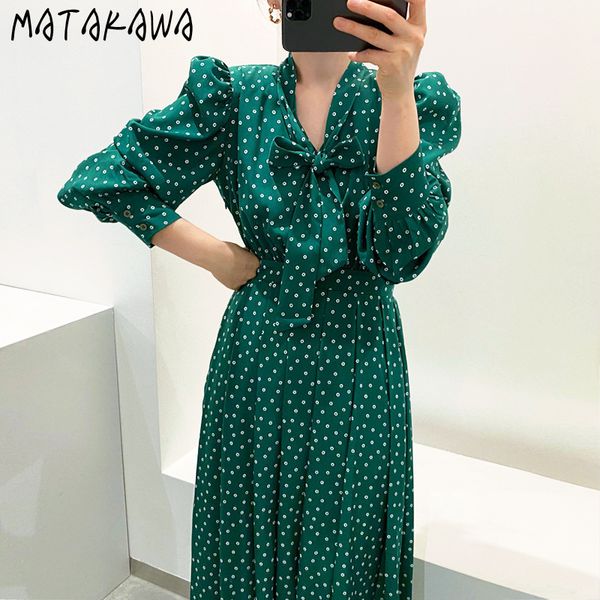 bow knot waist slimming vestidos korea chic retro wave point v-neck women dress puff sleeve pleated dresses 210506, Black;gray
bow knot waist slimming vestidos korea chic retro wave point v-neck women dress puff sleeve pleated dresses 210506, Black;gray