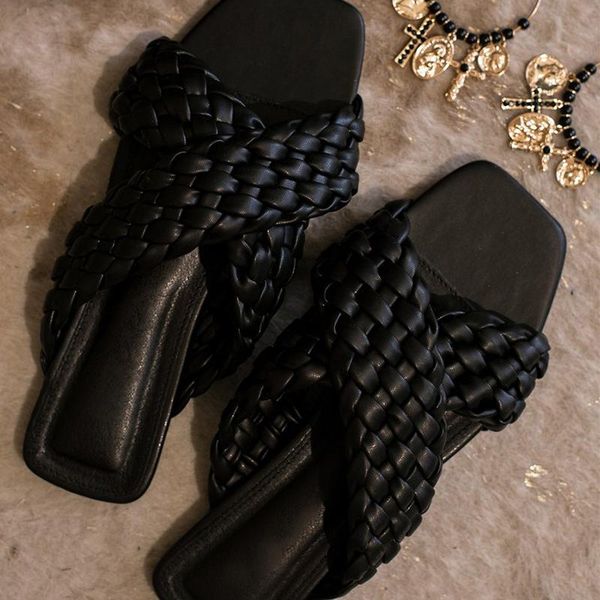 women's weave cross slippers woman square toe flats plus size 2021 summer women slides lady fashion footwear female casual shoes, Black
women's weave cross slippers woman square toe flats plus size 2021 summer women slides lady fashion footwear female casual shoes, Black