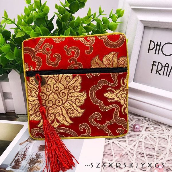 ssr xiangyun embroidery jewelry jewelry packaging boxes boxes chinese style buddha bag taisui embroidered zipper zipper square brocade bag, Black;white
ssr xiangyun embroidery jewelry jewelry packaging boxes boxes chinese style buddha bag taisui embroidered zipper zipper square brocade bag, Black;white
