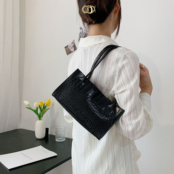 small bag foreign style women's popular in autumn 2021 fashion texture single shoulder bag fashion hand, Black;red
small bag foreign style women's popular in autumn 2021 fashion texture single shoulder bag fashion hand, Black;red