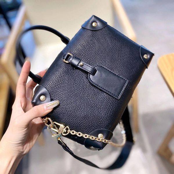good quality caviar leather embossed letters bags classic brand luxury designs women handbag 2021 gold chain clutch fashion shoulder crossbo
good quality caviar leather embossed letters bags classic brand luxury designs women handbag 2021 gold chain clutch fashion shoulder crossbo