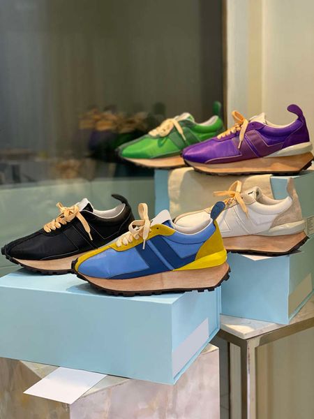 2021 spring/summer running shoes integration of modern design fresh words big single color splicing to make old style shoelaces
2021 spring/summer running shoes integration of modern design fresh words big single color splicing to make old style shoelaces