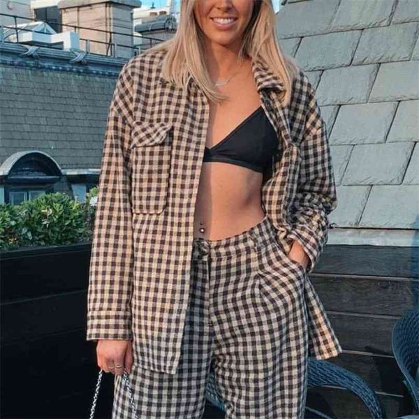 autumn and winter women's casual plaid lapel long sleeve pocket decoration loose jacket 210430, Black;brown
autumn and winter women's casual plaid lapel long sleeve pocket decoration loose jacket 210430, Black;brown