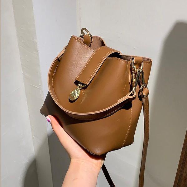 original brand handbags 2021 fashion all-match messenger bag large capacity shoulder underarm bucket bags
original brand handbags 2021 fashion all-match messenger bag large capacity shoulder underarm bucket bags