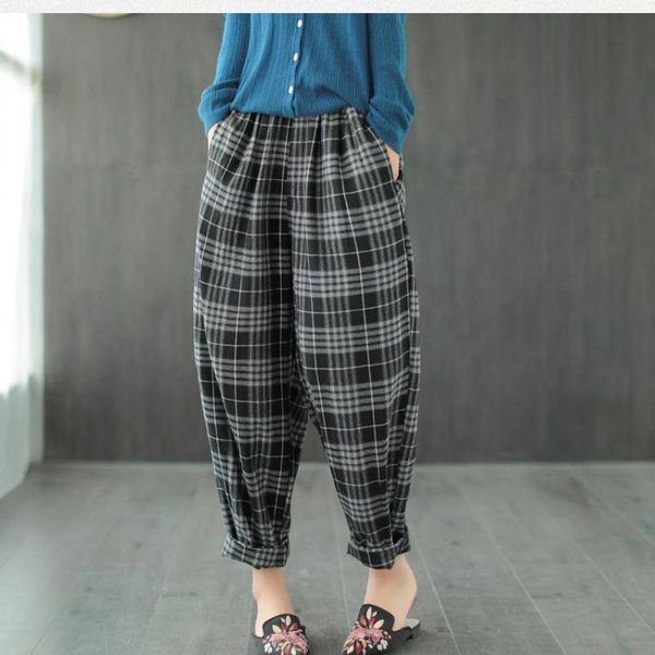 women's pants & capris 2021 autumn literary brushed plaid harem elastic high waist slim casual loose all-match women trousers, Black;white
women's pants & capris 2021 autumn literary brushed plaid harem elastic high waist slim casual loose all-match women trousers, Black;white