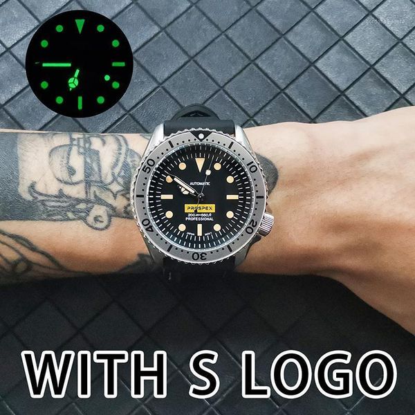 wristwatches skx009 style automatic men's watch 42mm japanese nh35 movement c3 green luminous sapphire glass vintage dial rubber strap, Slivery;brown
wristwatches skx009 style automatic men's watch 42mm japanese nh35 movement c3 green luminous sapphire glass vintage dial rubber strap, Slivery;brown
