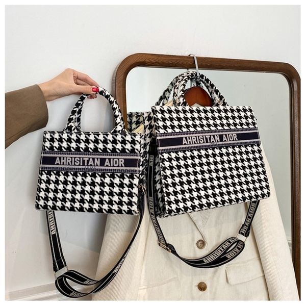 70% off deals online large capacity bag women's winter new handbag fashion thousand lattice single shoulder messenger bag wholesale sto
70% off deals online large capacity bag women's winter new handbag fashion thousand lattice single shoulder messenger bag wholesale sto