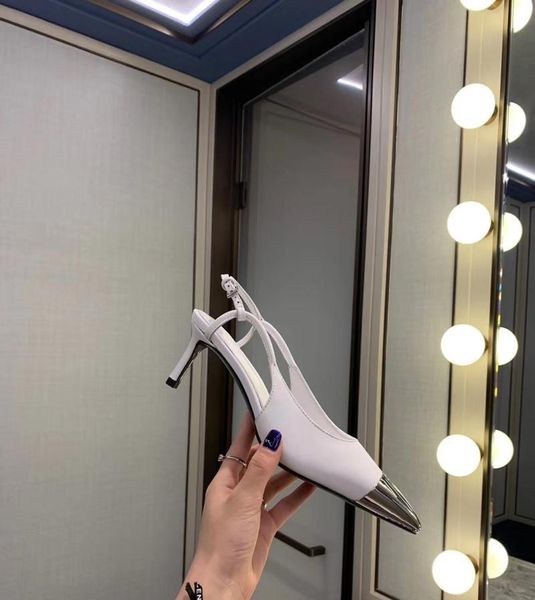 dress shoes fashion v-mouth slippers low heel baotou women's sandals, Black
dress shoes fashion v-mouth slippers low heel baotou women's sandals, Black