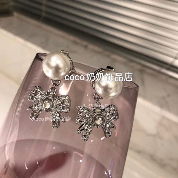 luxury brand m pearl bow earrings women's net red same temperament full diamond large earrings celebrity earrings, Golden;silver
luxury brand m pearl bow earrings women's net red same temperament full diamond large earrings celebrity earrings, Golden;silver