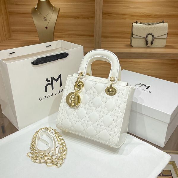 diana bag oblique cross women's 2021 autumn and winter new minority high-grade texture h temperament is fashionable versatile
diana bag oblique cross women's 2021 autumn and winter new minority high-grade texture h temperament is fashionable versatile