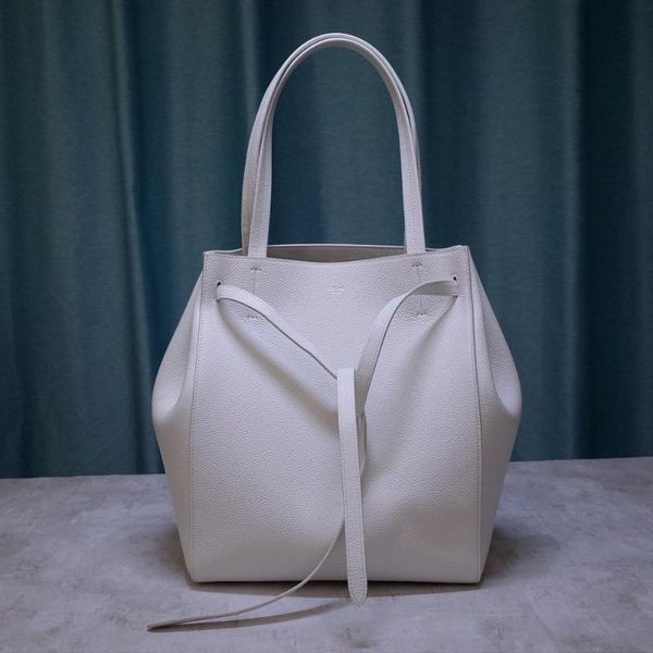 cosmetic bags & cases 2021 trendy designer bucket bag for women 100% real leather fashion lady's handle handbag
cosmetic bags & cases 2021 trendy designer bucket bag for women 100% real leather fashion lady's handle handbag