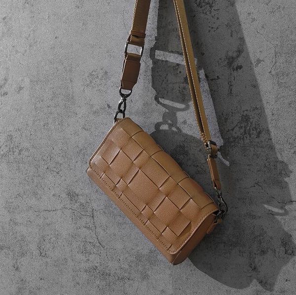 factory wholesale men leathers shoulder bags simple clamshell fashion handbags street trend woven handbag multifunctional leather mobile pho
factory wholesale men leathers shoulder bags simple clamshell fashion handbags street trend woven handbag multifunctional leather mobile pho