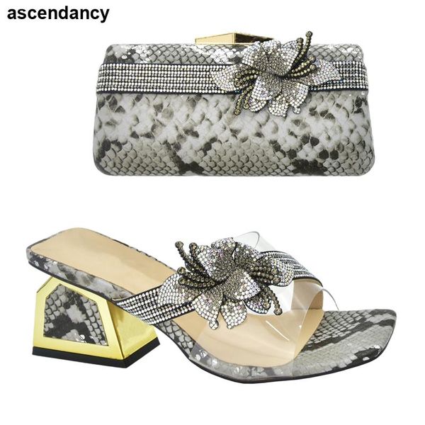 dress shoes latest design italian women party and bag set decorated with rhinestone wedding for bride snake print heels, Black
dress shoes latest design italian women party and bag set decorated with rhinestone wedding for bride snake print heels, Black