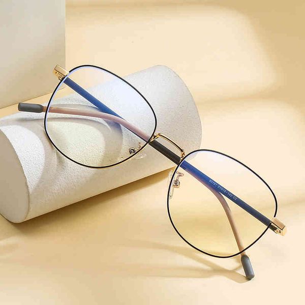 trendy korean version of men's and women's flat lens anti radiation computer myopia glass net red version can be equipped with deg, White;black
trendy korean version of men's and women's flat lens anti radiation computer myopia glass net red version can be equipped with deg, White;black