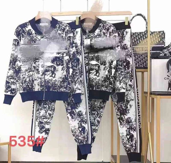 2022 factory wholesale new animal printing zipper coat small leg pants two-piece set fashion leisure suit women gtqo, Gray
2022 factory wholesale new animal printing zipper coat small leg pants two-piece set fashion leisure suit women gtqo, Gray