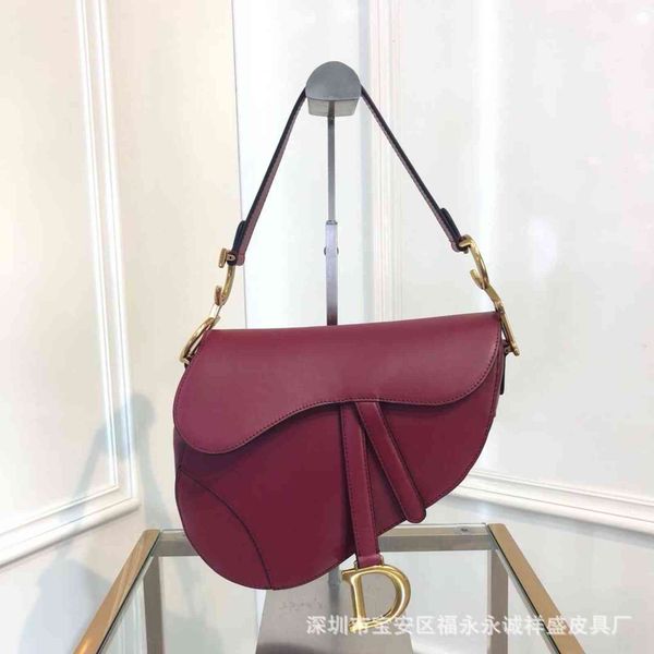 women's bag leather semi-circular single shoulder msenger portable saddle bag star, Black;red
women's bag leather semi-circular single shoulder msenger portable saddle bag star, Black;red