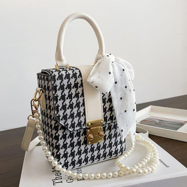 evening bags luxury leather handbag 2021 trendy fashion messenger bag niche design sense single shoulder plaid
evening bags luxury leather handbag 2021 trendy fashion messenger bag niche design sense single shoulder plaid
