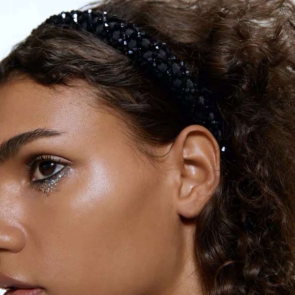 same beaded braided hoop with wide edge lattice buckle, Black;brown
same beaded braided hoop with wide edge lattice buckle, Black;brown