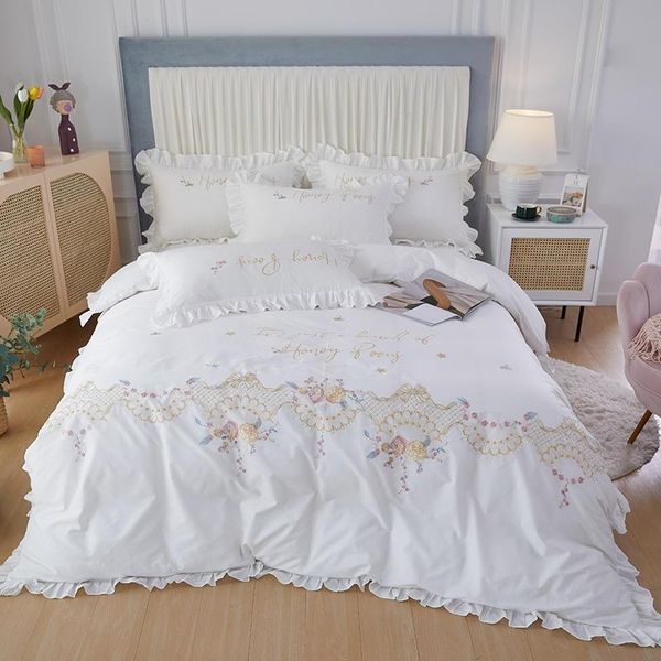 bedding sets 100%cotton floral chic embroidery white duvet cover for girls and ladies soft quilt bed sheet pillowcases king size
bedding sets 100%cotton floral chic embroidery white duvet cover for girls and ladies soft quilt bed sheet pillowcases king size