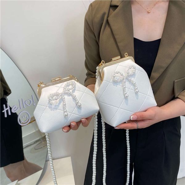 bag 2021 korean single shoulder msenger diamond pearl bow clip bag women's chain mouth red
bag 2021 korean single shoulder msenger diamond pearl bow clip bag women's chain mouth red