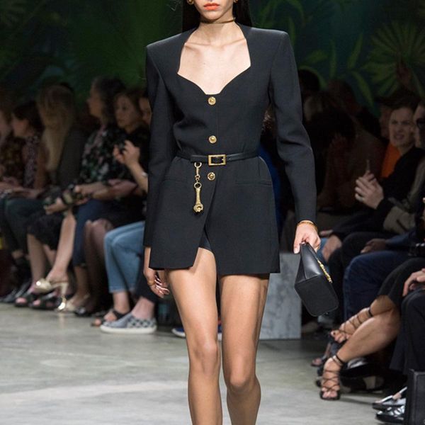 casual dresses 2021 autumn large square collar buckle design waist hugging lace-up slim-fit long-sleeved suit dress women, Black;gray
casual dresses 2021 autumn large square collar buckle design waist hugging lace-up slim-fit long-sleeved suit dress women, Black;gray