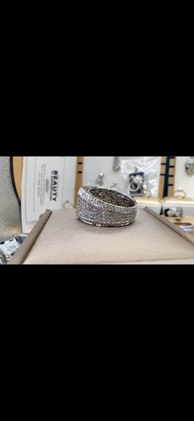 18k gold centre 3ct moissanite men's ring full setting sides small stones, Silver
18k gold centre 3ct moissanite men's ring full setting sides small stones, Silver