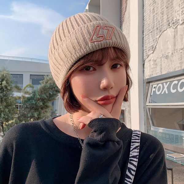 beanies knitted woolen hat women's wild embroidery letter caps korean version of the autumn outdoor student warm and cold hats
beanies knitted woolen hat women's wild embroidery letter caps korean version of the autumn outdoor student warm and cold hats