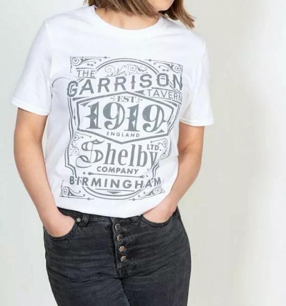 official women's white peaky blinders garrison pub oversized boyfriend t-shirt, White;black
official women's white peaky blinders garrison pub oversized boyfriend t-shirt, White;black