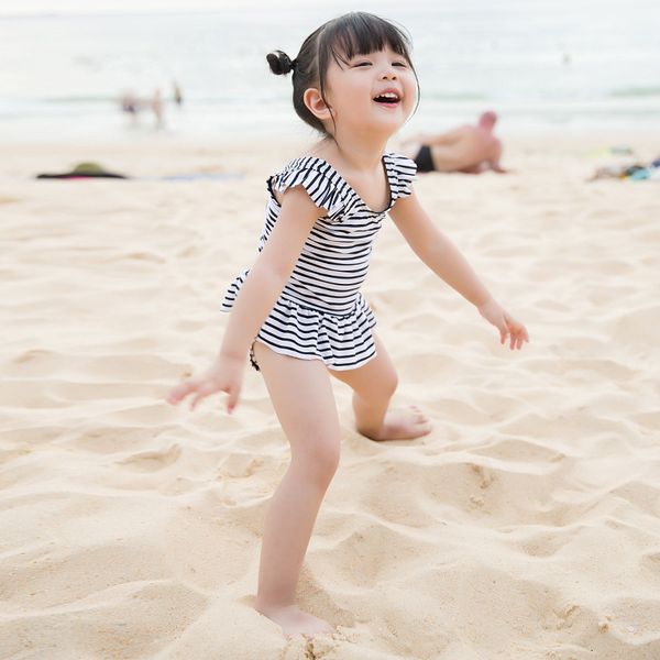 girls' spring 2021 middle school children's little girl one piece dress stripe swimsuit foreign style bikini, White;black
girls' spring 2021 middle school children's little girl one piece dress stripe swimsuit foreign style bikini, White;black