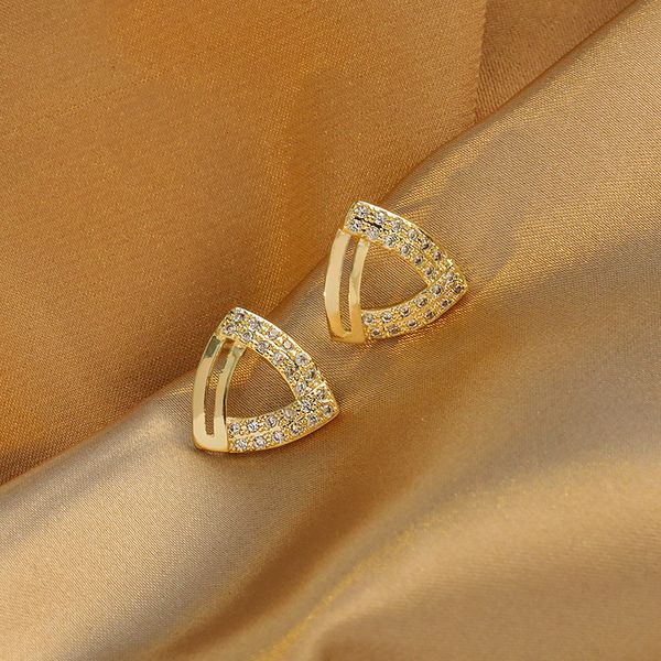 s925 sier needle triangular diamond geometric earrings 2021 versatile commuter women's french temperament, Golden
s925 sier needle triangular diamond geometric earrings 2021 versatile commuter women's french temperament, Golden