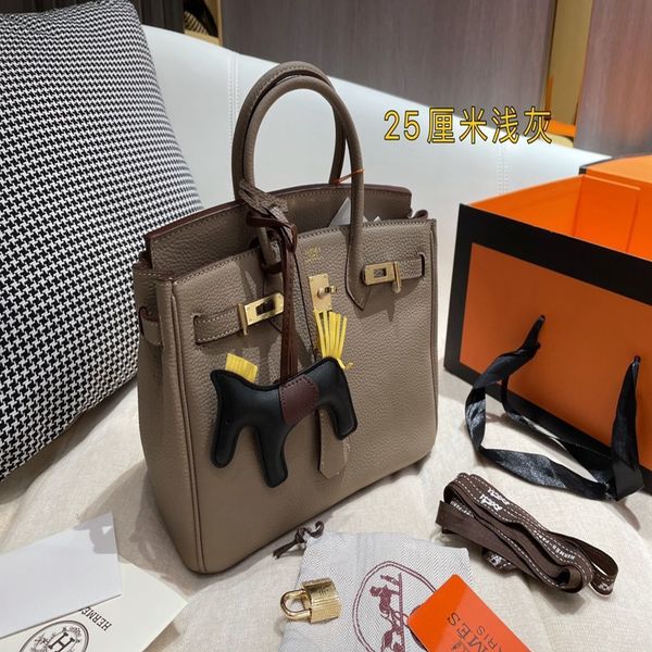 wholesale ilk scarf bags, big autumn and winter european american fashion women's one shoulder messenger bag tren luxuryss designerss b
wholesale ilk scarf bags, big autumn and winter european american fashion women's one shoulder messenger bag tren luxuryss designerss b