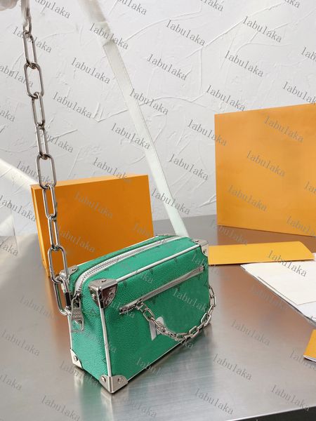 m80816 men/women chain shoulder bags cowhide purses embossing totes shoulderstrap removable size 18*12cm with box green color
m80816 men/women chain shoulder bags cowhide purses embossing totes shoulderstrap removable size 18*12cm with box green color