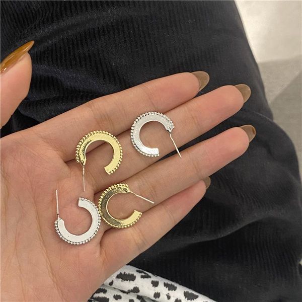 geometric metal earrings for women c-shaped stud golden silver color cute fashion jewelry wholesale
geometric metal earrings for women c-shaped stud golden silver color cute fashion jewelry wholesale
