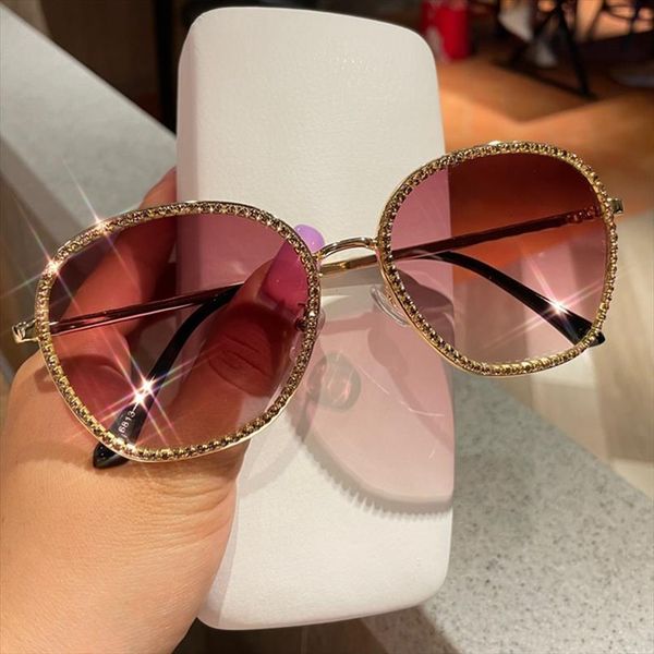 fashion tea gradient sunglasses women lens metal rhinestone round sun glasses for female summer traveling dirving oculos, White;black
fashion tea gradient sunglasses women lens metal rhinestone round sun glasses for female summer traveling dirving oculos, White;black