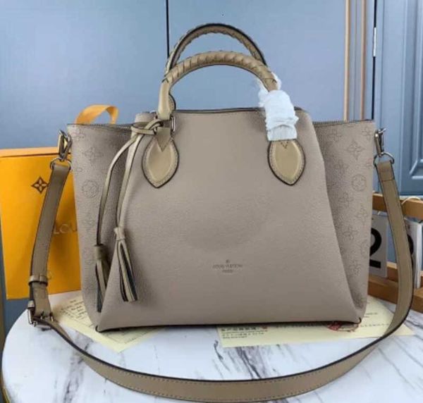 designer luxury ale m55029 m55030 m55031 haumea handbag perforated handbags iconic handles shoulder bags totes cross body bag brand clut
designer luxury ale m55029 m55030 m55031 haumea handbag perforated handbags iconic handles shoulder bags totes cross body bag brand clut