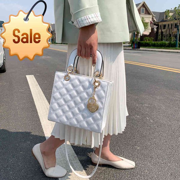 lingge embroidered thread small 2021 new korean women's 100 single shoulder messenger bag portable princess
lingge embroidered thread small 2021 new korean women's 100 single shoulder messenger bag portable princess