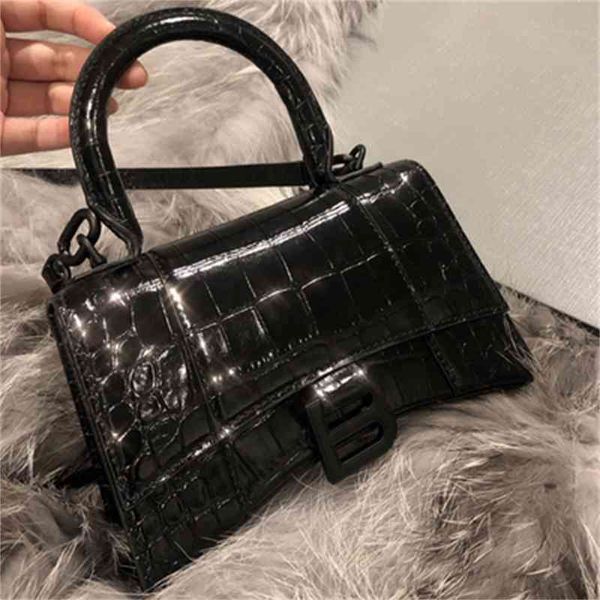designer family bag balenciga b women fashion hourglass bag leather women's bag light luxury one shoulder messenger hand
designer family bag balenciga b women fashion hourglass bag leather women's bag light luxury one shoulder messenger hand