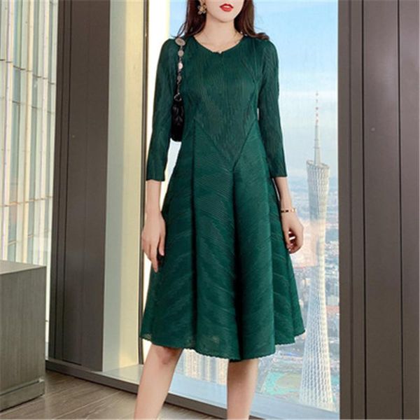 casual dresses miyake pleated women's dress 2021 fall fashion and comfortable noble lady seen thin large size bubble clothing, Black;gray
casual dresses miyake pleated women's dress 2021 fall fashion and comfortable noble lady seen thin large size bubble clothing, Black;gray