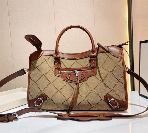 2022 designer women bags ladies handbag hourglass bag lady chain letters two luxurious brand coin purse 06
2022 designer women bags ladies handbag hourglass bag lady chain letters two luxurious brand coin purse 06