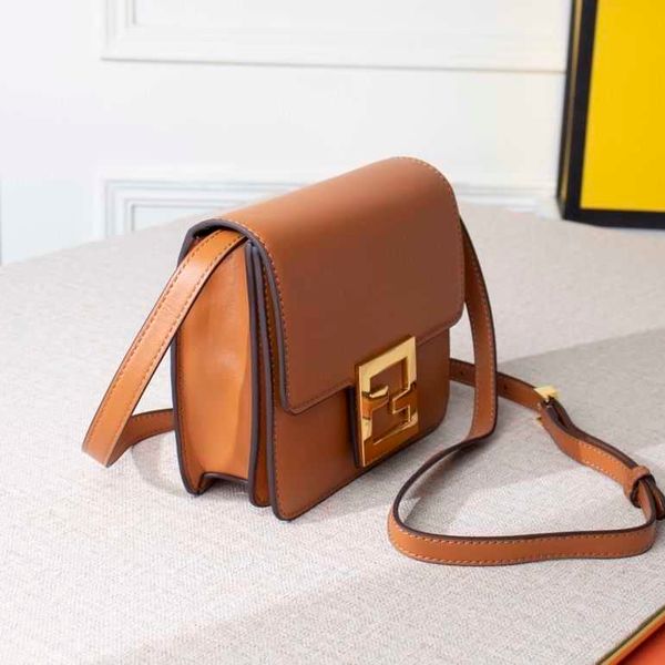 2021 new trend tofu small square bag versatile leisure one shoulder messenger bag cowhide fashion retro shoulder female handbag zly
2021 new trend tofu small square bag versatile leisure one shoulder messenger bag cowhide fashion retro shoulder female handbag zly