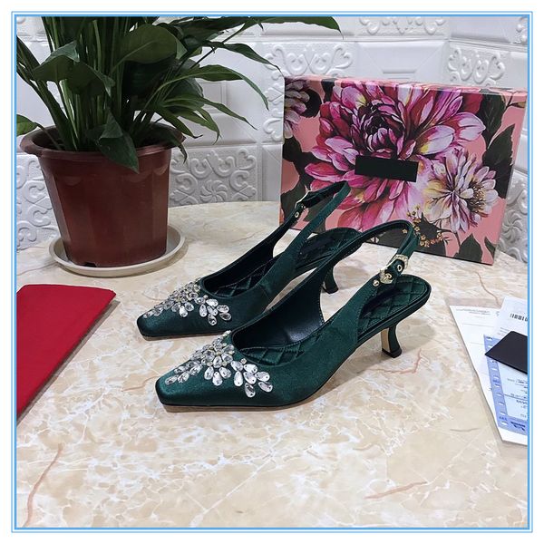 fashion trend women sandals with original box dust bag shoes slippers genuine leather slide spring and summer wide flat sandals slipper size, Black
fashion trend women sandals with original box dust bag shoes slippers genuine leather slide spring and summer wide flat sandals slipper size, Black