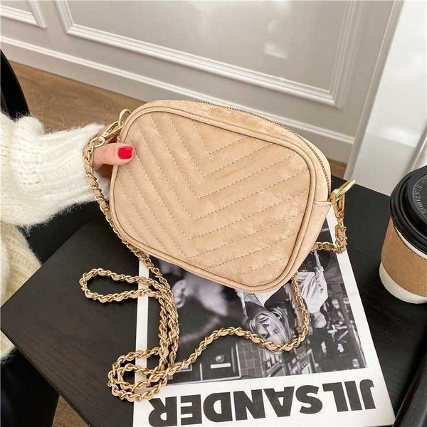 designer luxury bag design hand-embroidered velvet messenger with chain new high-quality hand designer ladies shoulder c women's leathe, Red;black
designer luxury bag design hand-embroidered velvet messenger with chain new high-quality hand designer ladies shoulder c women's leathe, Red;black