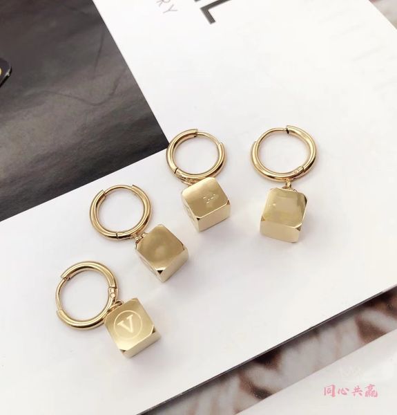 2022 deluxe 18k gold cube circle dangle earring fashion 316l titanium steel christmas hoop for women girls wholesale, Silver
2022 deluxe 18k gold cube circle dangle earring fashion 316l titanium steel christmas hoop for women girls wholesale, Silver