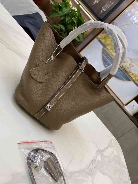 2021 khaki pocket leisure soft handle small litchi pattern solid color bucket type open bag for womenrqnd
2021 khaki pocket leisure soft handle small litchi pattern solid color bucket type open bag for womenrqnd