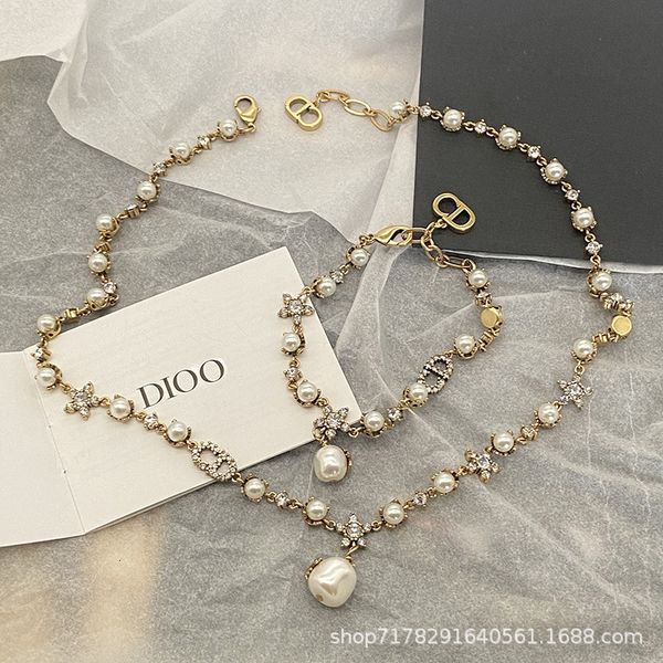 luxury designer fashion d / di family bee necklace female minority high sense light choker pearl clavicle chain trend, Red;brown
luxury designer fashion d / di family bee necklace female minority high sense light choker pearl clavicle chain trend, Red;brown