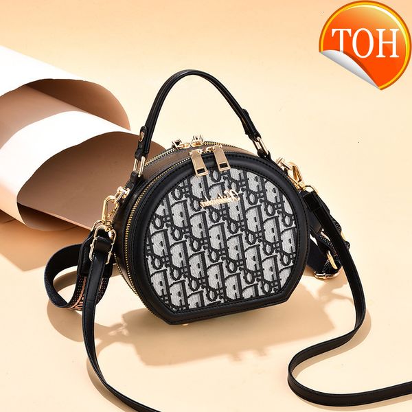 bag female 2021 new korean fashion trendy d-shaped small round autumn versatile single shoulder diagonal
bag female 2021 new korean fashion trendy d-shaped small round autumn versatile single shoulder diagonal