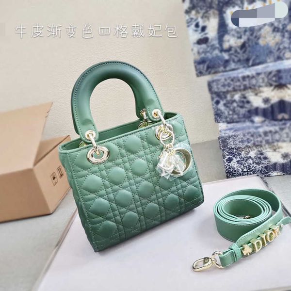 2021 new spring and summer cowhide princess bag straddle versatile temperament gradient women's high grade portable shoulder hand zlylu
2021 new spring and summer cowhide princess bag straddle versatile temperament gradient women's high grade portable shoulder hand zlylu