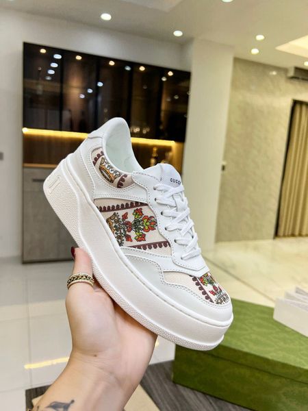 2021 the latest edition thick soled small white shoes women's girls casual sneakers beach running printed embossed leather classic fash
2021 the latest edition thick soled small white shoes women's girls casual sneakers beach running printed embossed leather classic fash